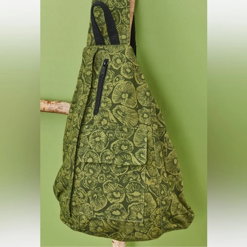 Earthbound Trading Mushroom Utility Sling Bag, Green, NWT - Picture 6 of 9